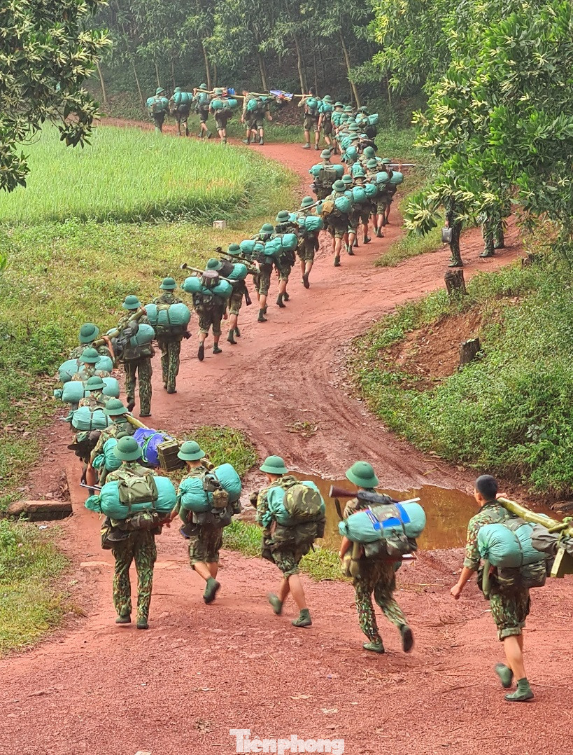 Bộ binh chủ lực thực hành chiến đấu ở địa hình trung du ảnh 6