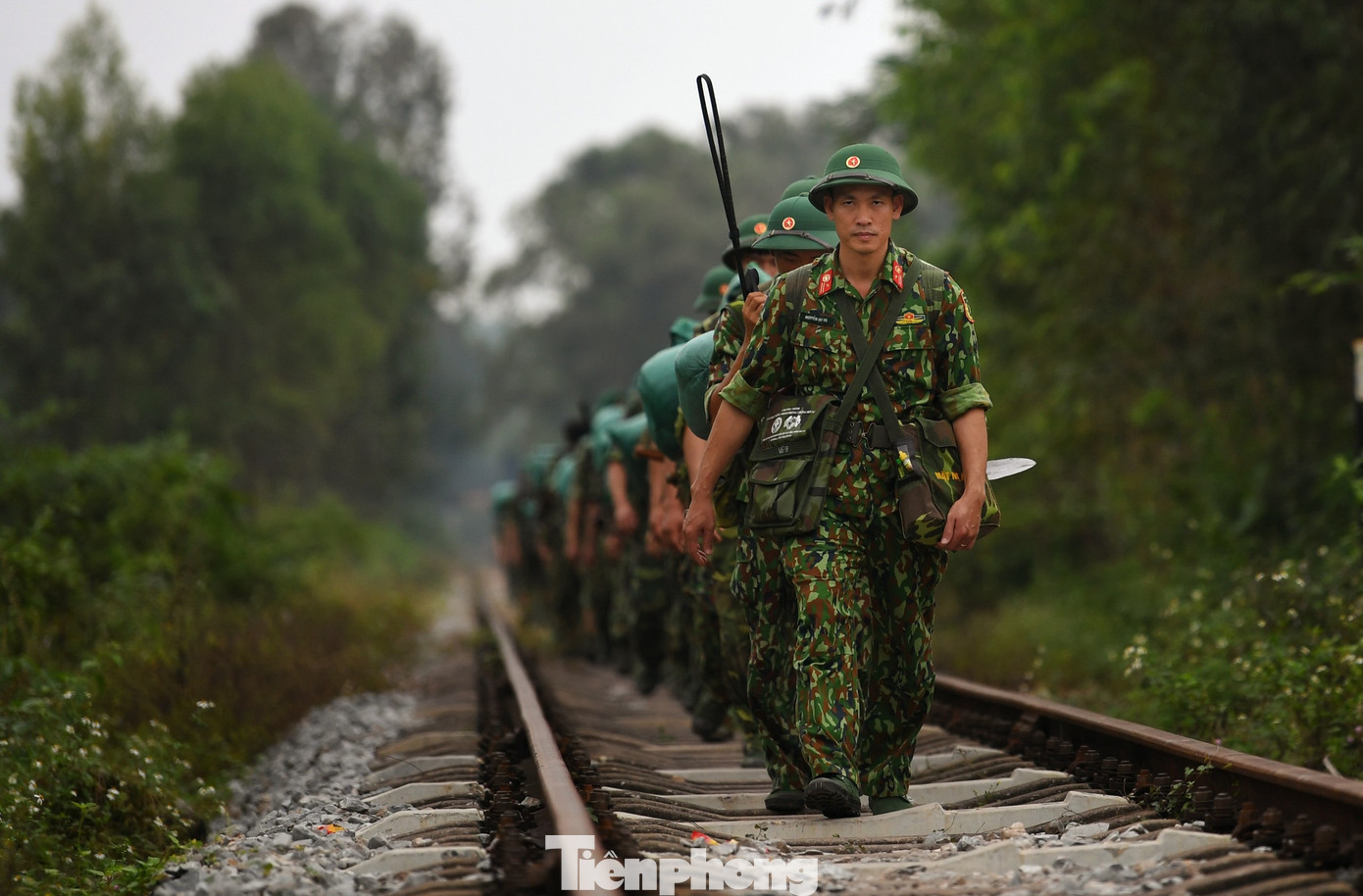 Bộ binh chủ lực thực hành chiến đấu ở địa hình trung du ảnh 2