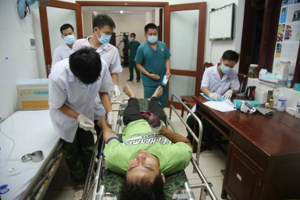 Đảo Trường Sa cấp cứu ngư dân bị mất đốt ngón tay ảnh 1