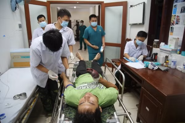 Đảo Trường Sa cấp cứu ngư dân bị mất đốt ngón tay ảnh 1