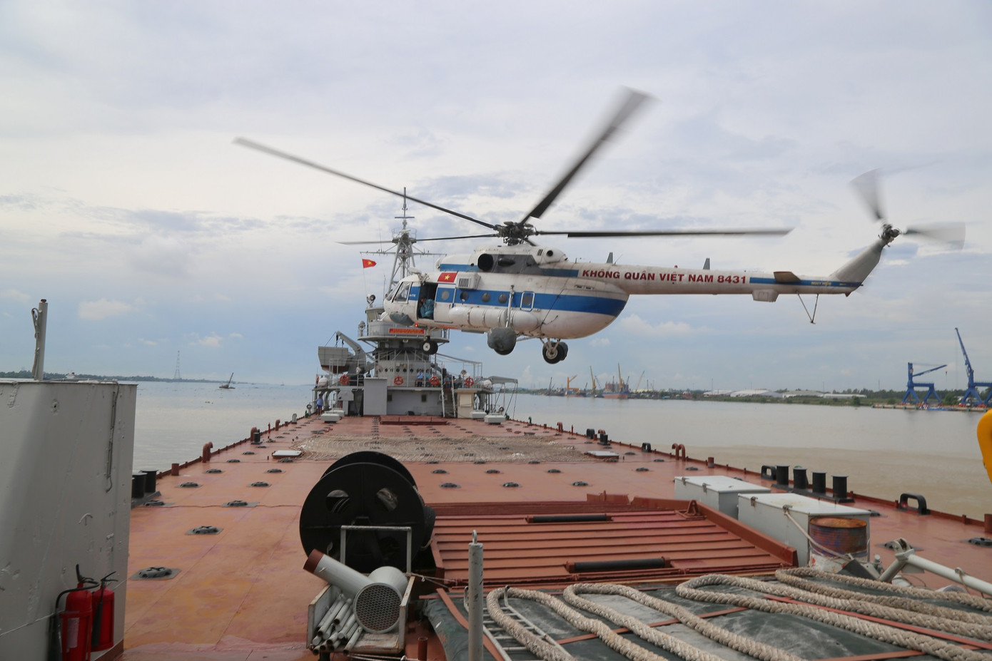 Về Cần Thơ xem Không quân thao luyện cùng Hải quân ảnh 7