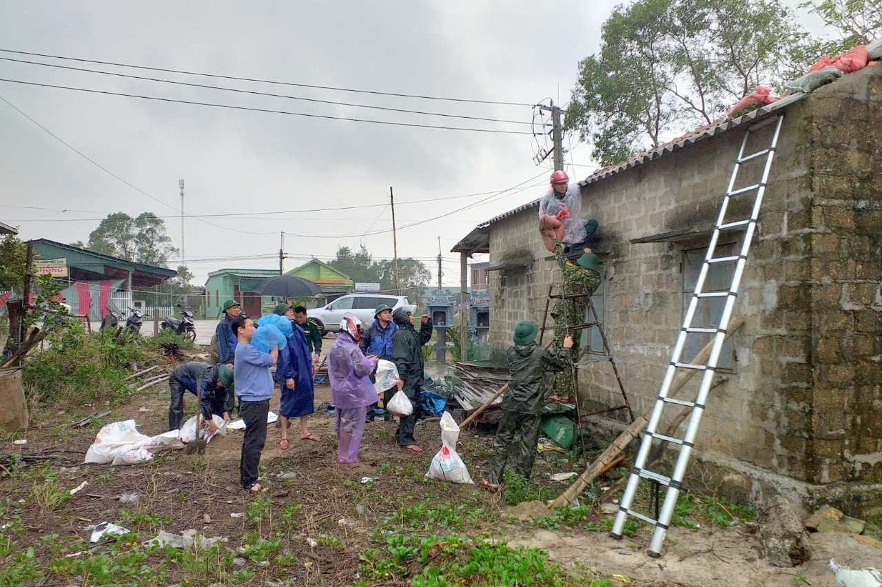 Bão 13 dữ dội nhất từ đêm nay đến sáng mai, nguy cơ ngập lụt lớn ảnh 23