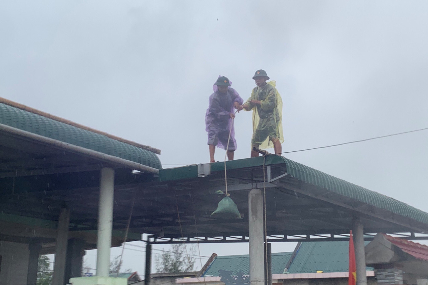 Bão 13 dữ dội nhất từ đêm nay đến sáng mai, nguy cơ ngập lụt lớn ảnh 26