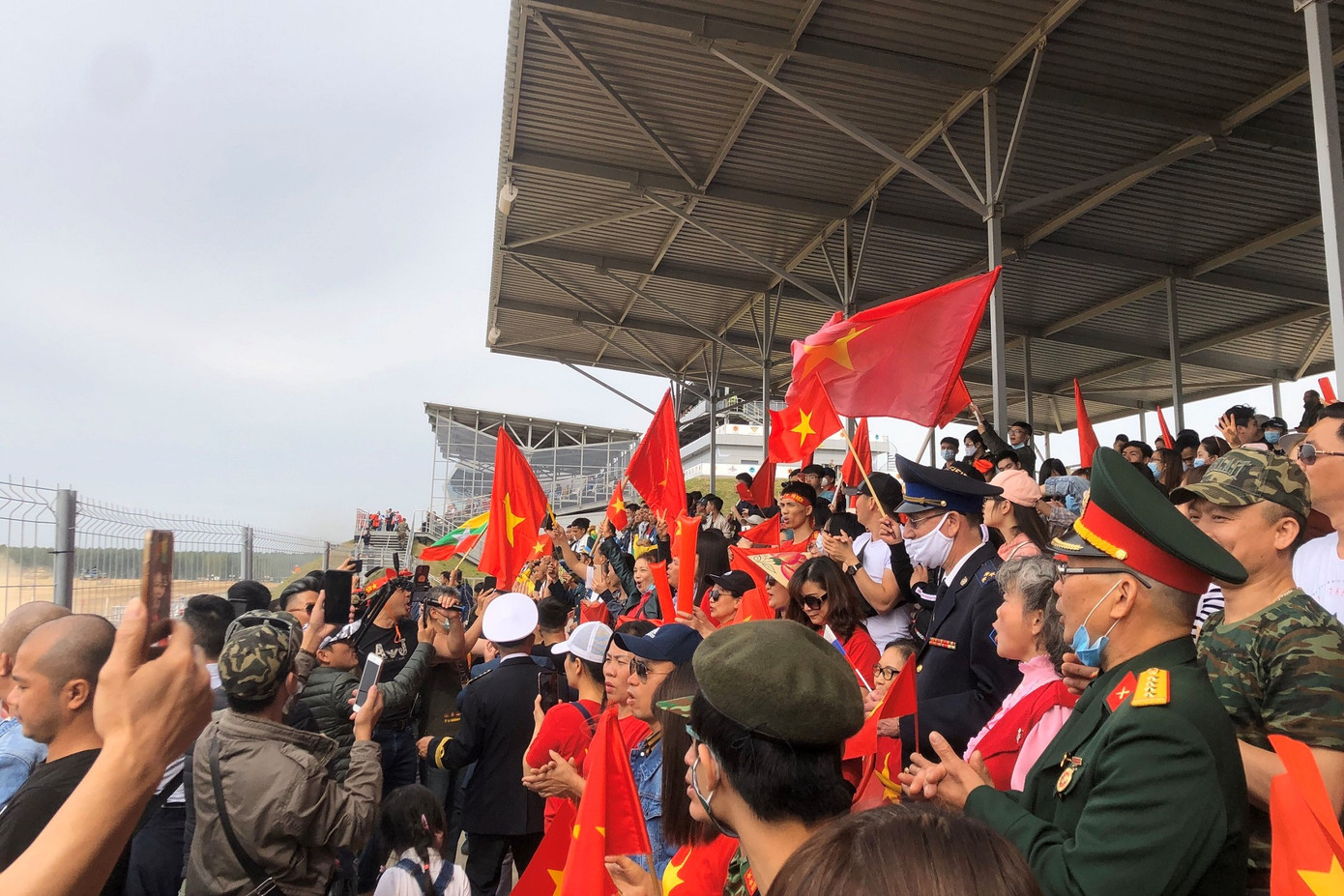 Vỡ òa khoảnh khắc Việt Nam về nhất cuộc thi Tank biathlon ảnh 6