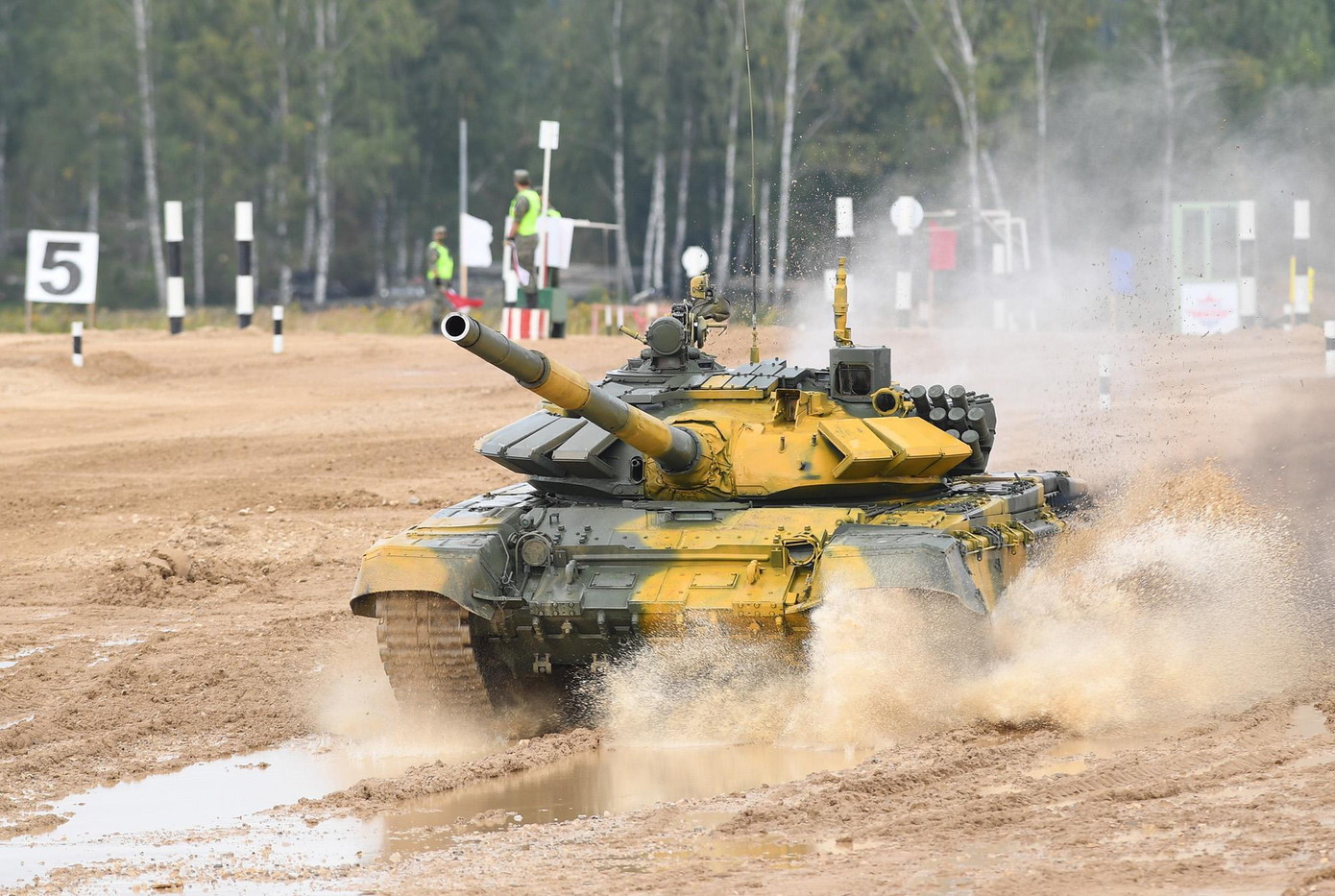 Việt Nam về nhất cuộc đua Tank biathlon trong ngày đầu ra quân ảnh 1