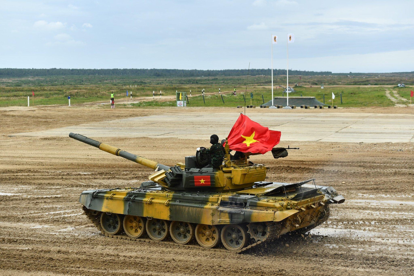 Việt Nam về nhất cuộc đua Tank biathlon trong ngày đầu ra quân ảnh 3