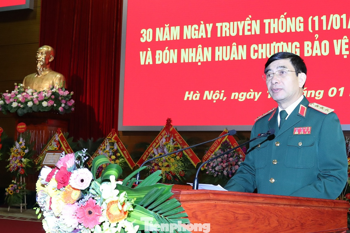 Tặng Huân chương Bảo vệ Tổ quốc cho Viện Chiến lược Quốc phòng ảnh 2