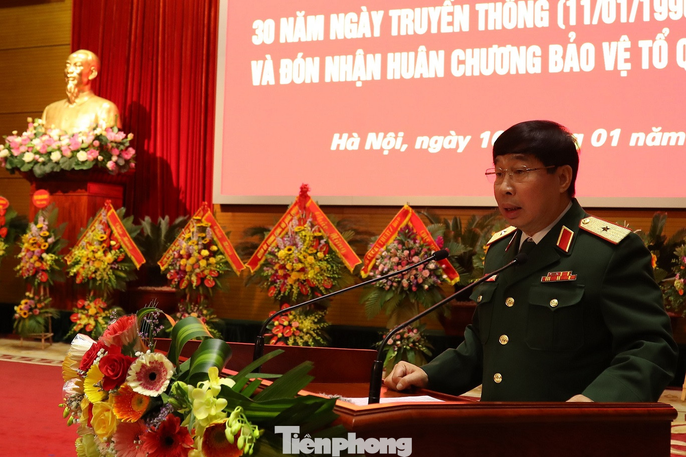 Tặng Huân chương Bảo vệ Tổ quốc cho Viện Chiến lược Quốc phòng ảnh 1