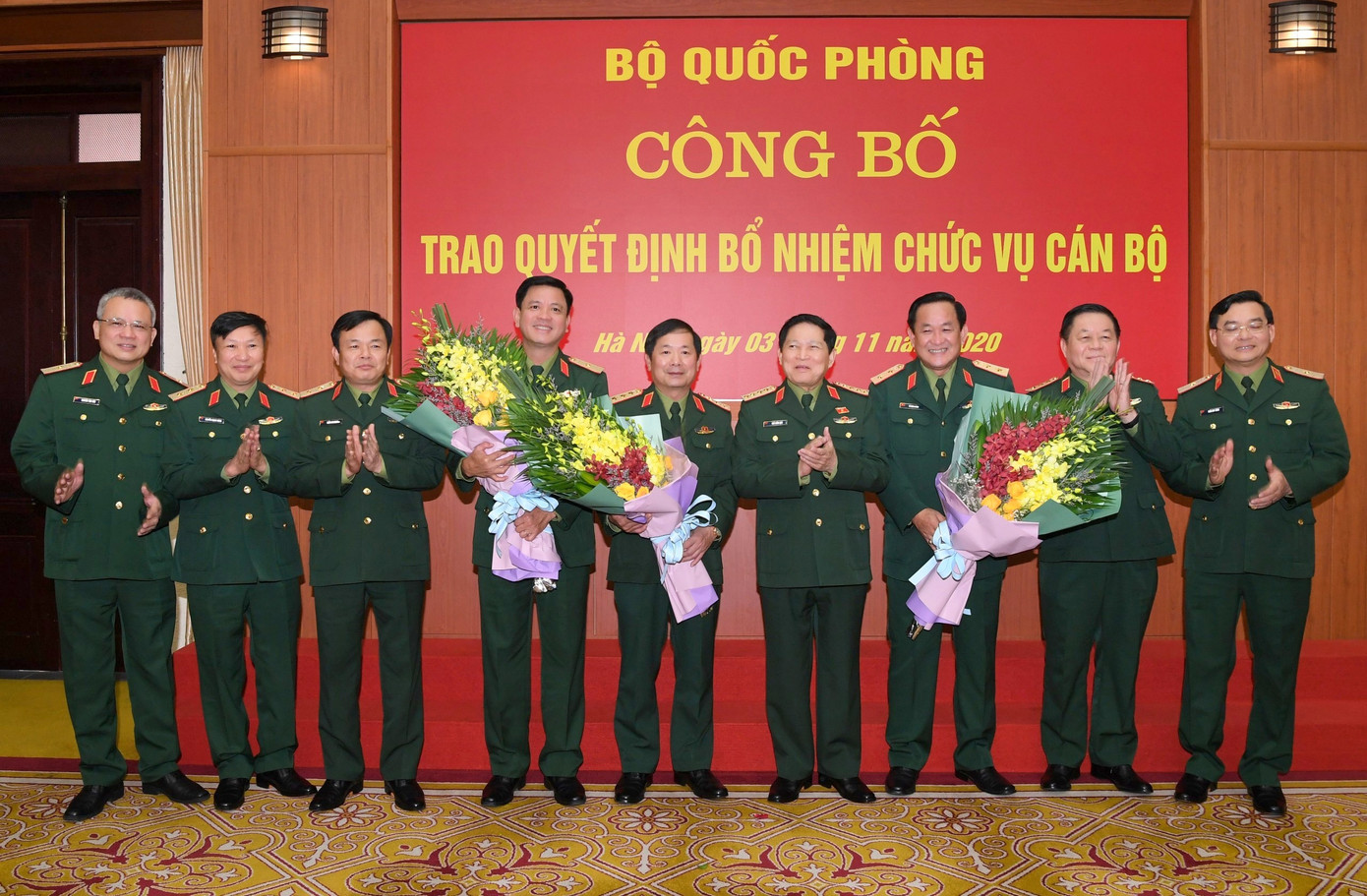 Trao quyết định bổ nhiệm nhân sự cấp cao Bộ Quốc phòng ảnh 1