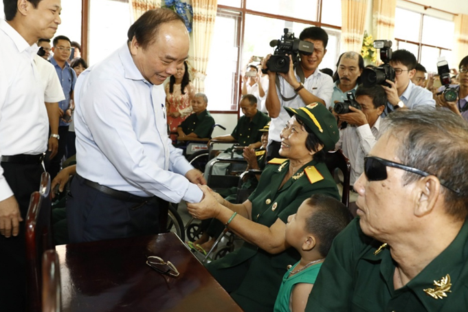 Triển lãm ảnh trực tuyến vì nạn nhân chất độc da cam/dioxin Việt Nam ảnh 1