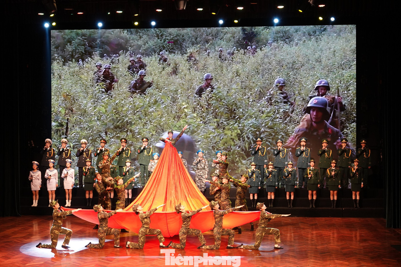 Quân đội tổng kết các hoạt động trọng điểm về báo chí, nghệ thuật ảnh 5