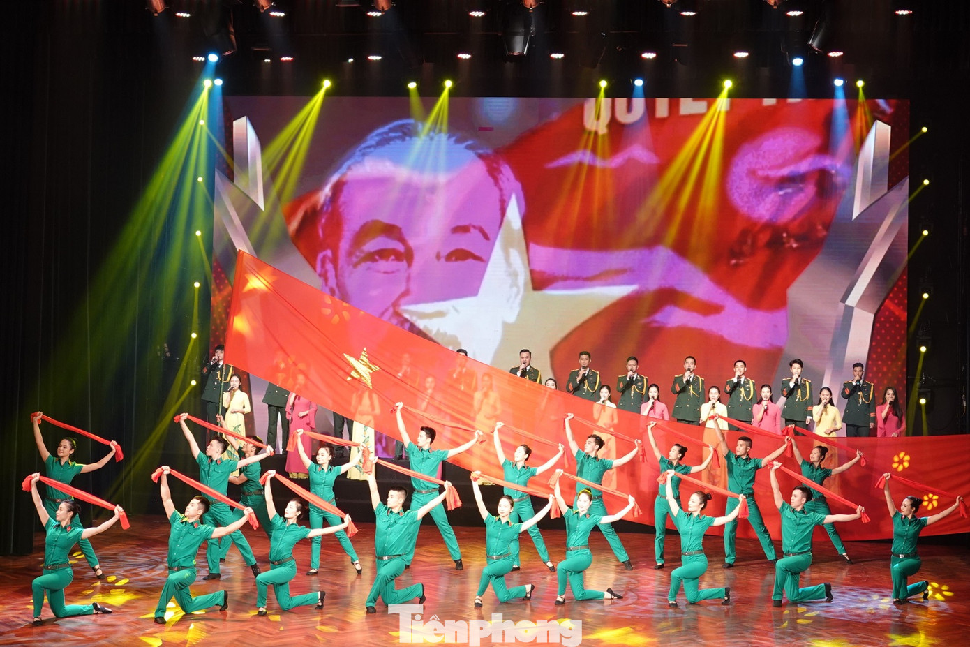 Quân đội tổng kết các hoạt động trọng điểm về báo chí, nghệ thuật ảnh 6