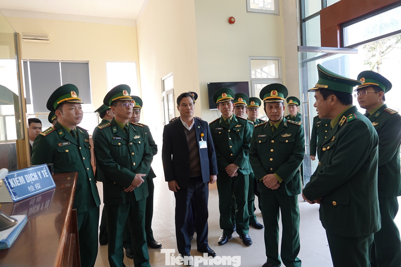 Bảy tỉnh tiếp giáp Trung Quốc sẵn sàng ứng phó với dịch nCoV ảnh 3