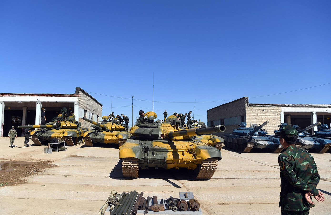 Lính xe tăng Việt Nam hiệu chỉnh ‘chiến mã’ T-72B3 trên đất Nga ảnh 5