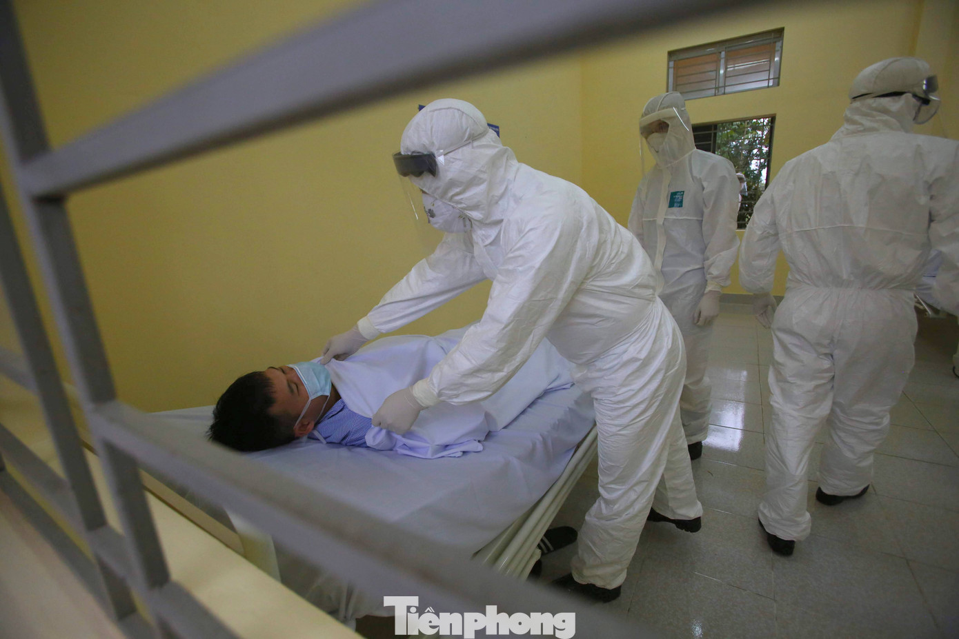 Cận cảnh Bệnh viện dã chiến truyền nhiễm số 1 thực hành chống Covid-19 ảnh 5