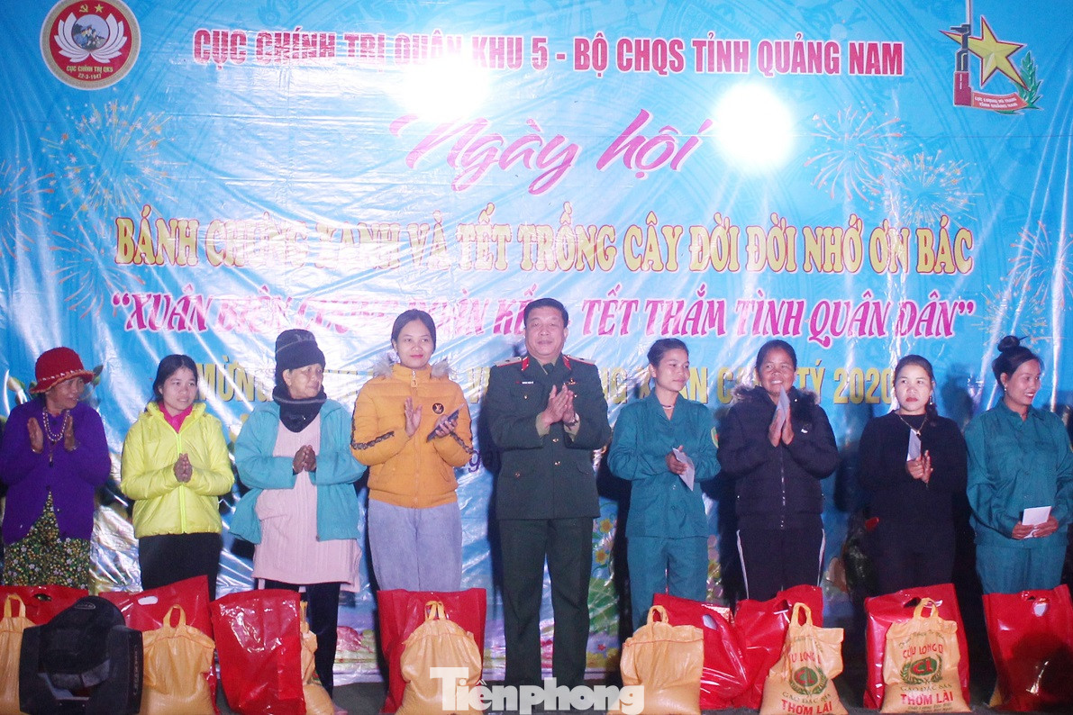 Rộn ràng ‘Xuân đoàn kết - Tết quân dân’ ảnh 1