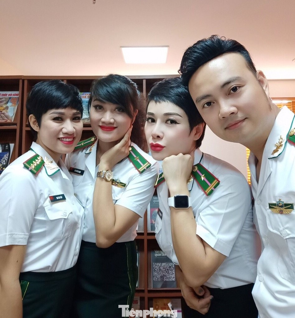 Nữ thiếu tá viết ca khúc về người lính chống dịch COVID-19 trên biên thùy ảnh 4