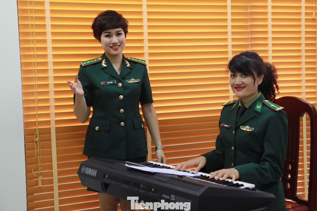 Nữ thiếu tá viết ca khúc về người lính chống dịch COVID-19 trên biên thùy ảnh 2