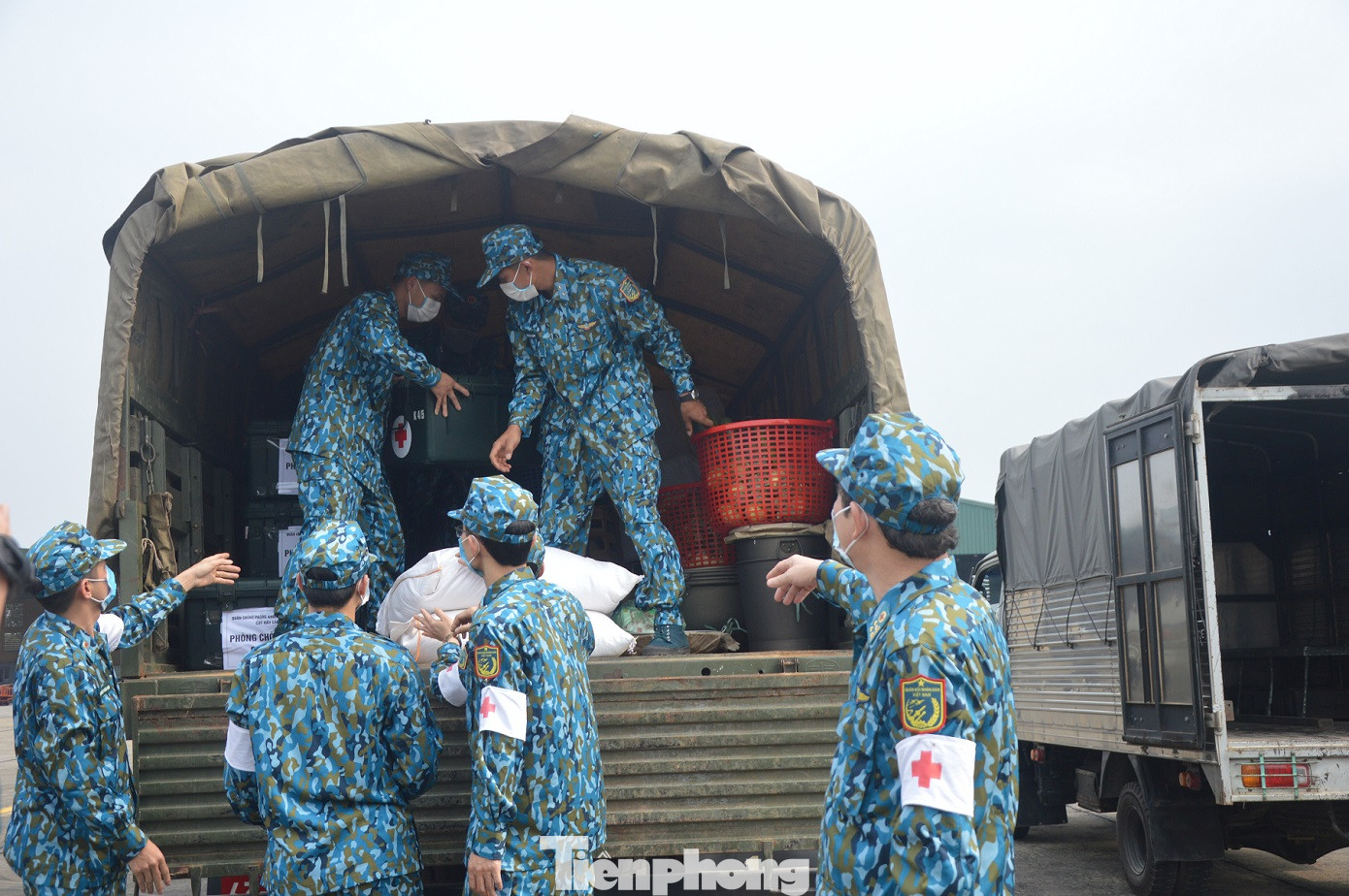 Đoàn Không quân Ba Vì diễn tập ứng phó tình huống 30 nghìn người mắc Covid-19 ảnh 3