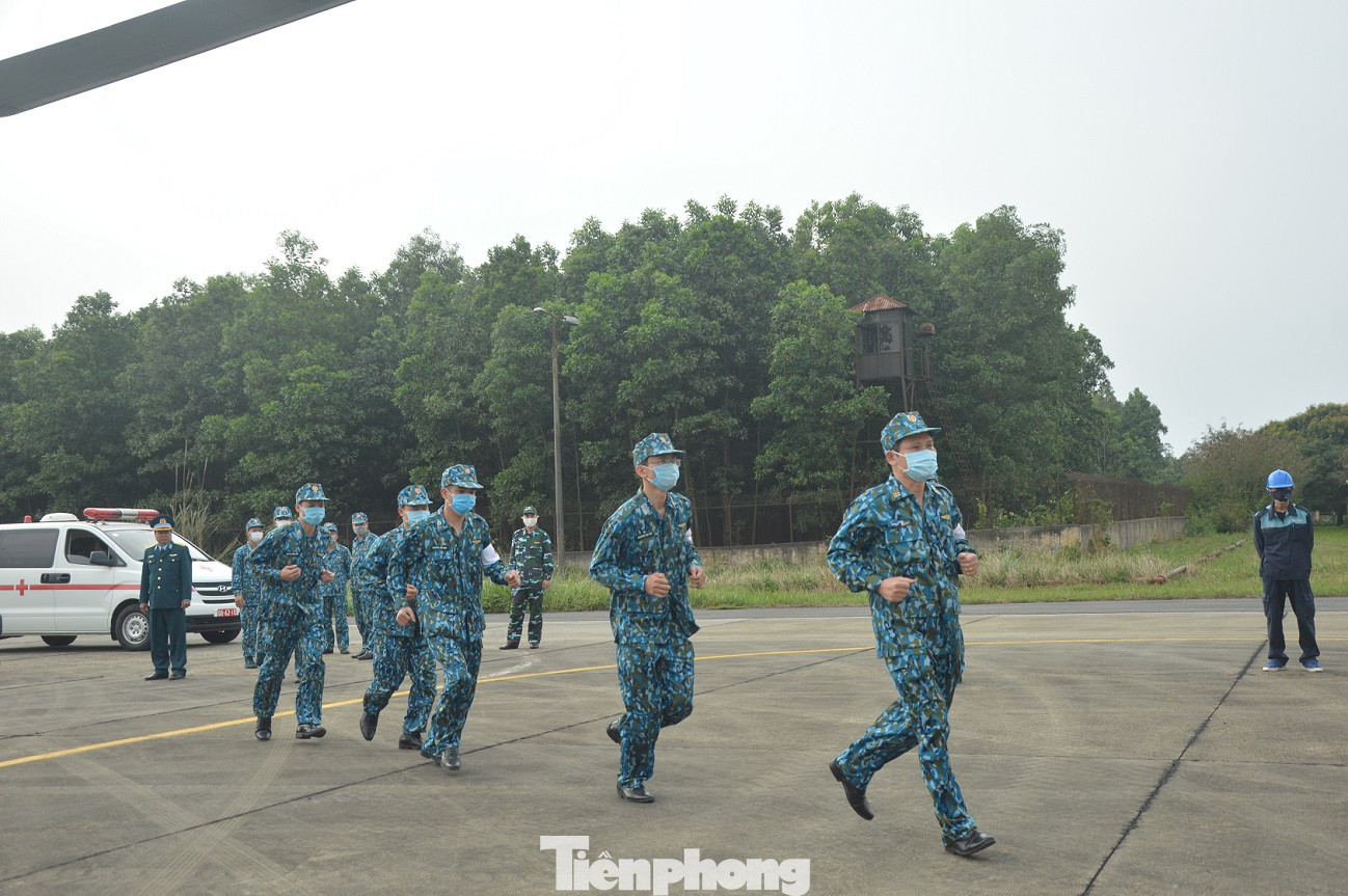 Đoàn Không quân Ba Vì diễn tập ứng phó tình huống 30 nghìn người mắc Covid-19 ảnh 6