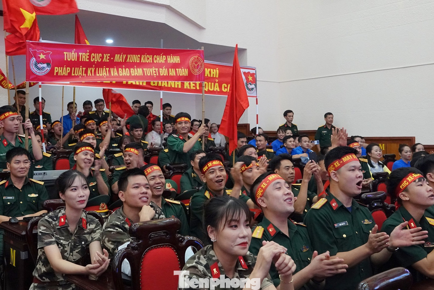 Thanh niên Tổng cục Kỹ thuật với pháp luật và an toàn giao thông ảnh 8