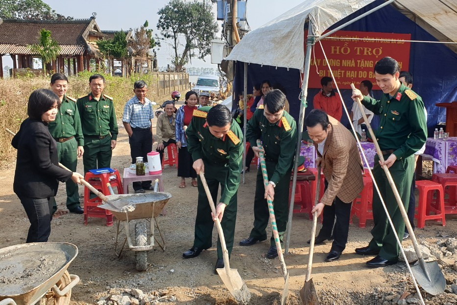 Tuổi trẻ Quân đội hướng về miền Trung ảnh 2