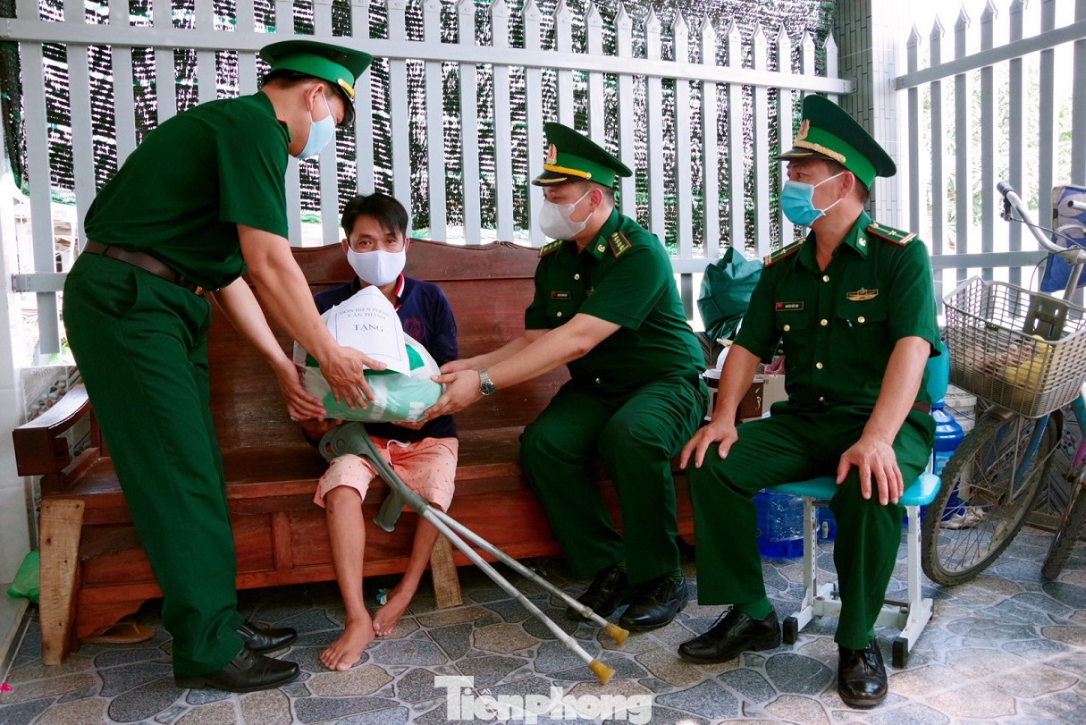 Sĩ quan trẻ nhiều sáng kiến chống ‘giặc COVID’ ảnh 3