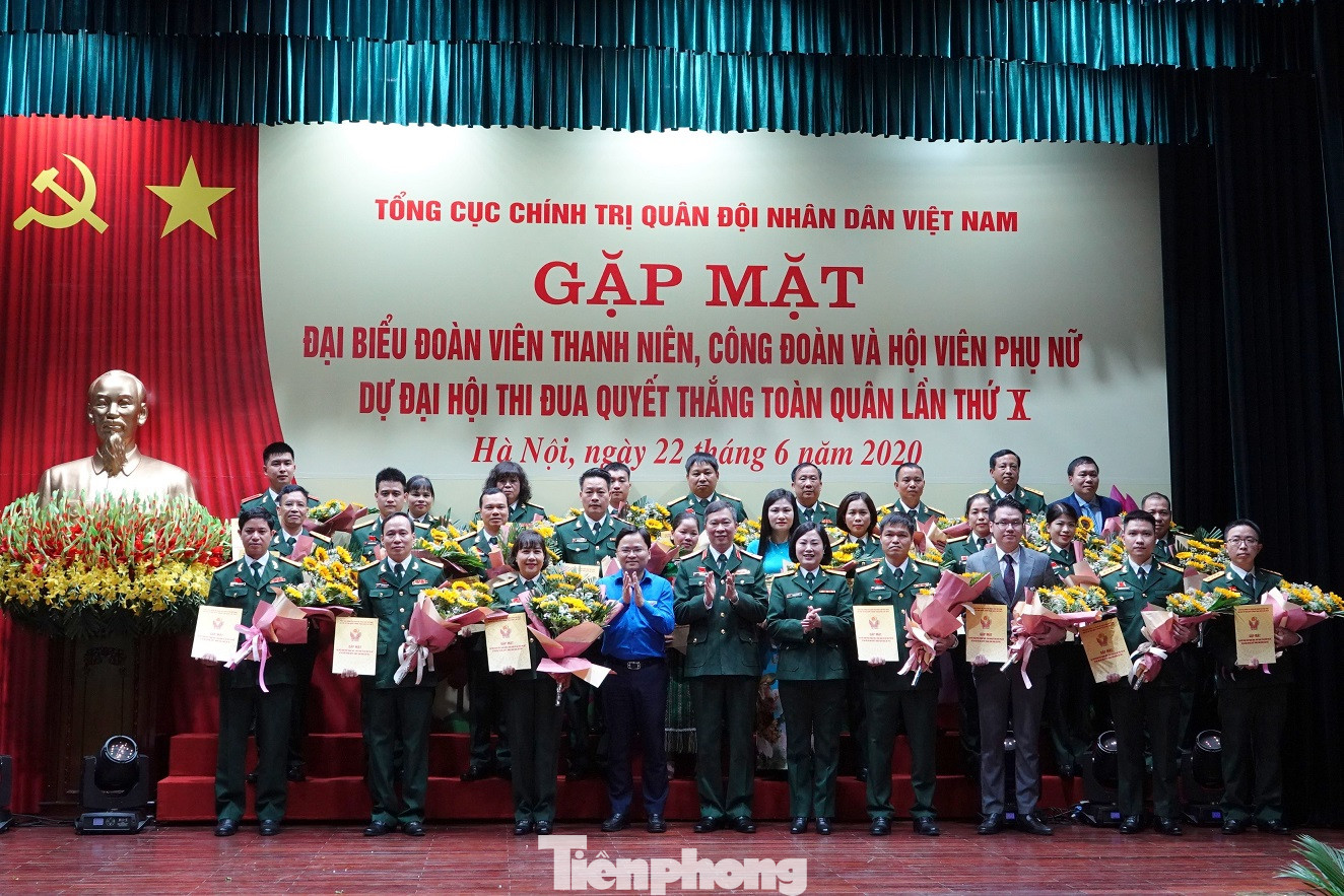 Gặp mặt 92 điển hình dự Đại hội Thi đua Quyết thắng toàn quân ảnh 3