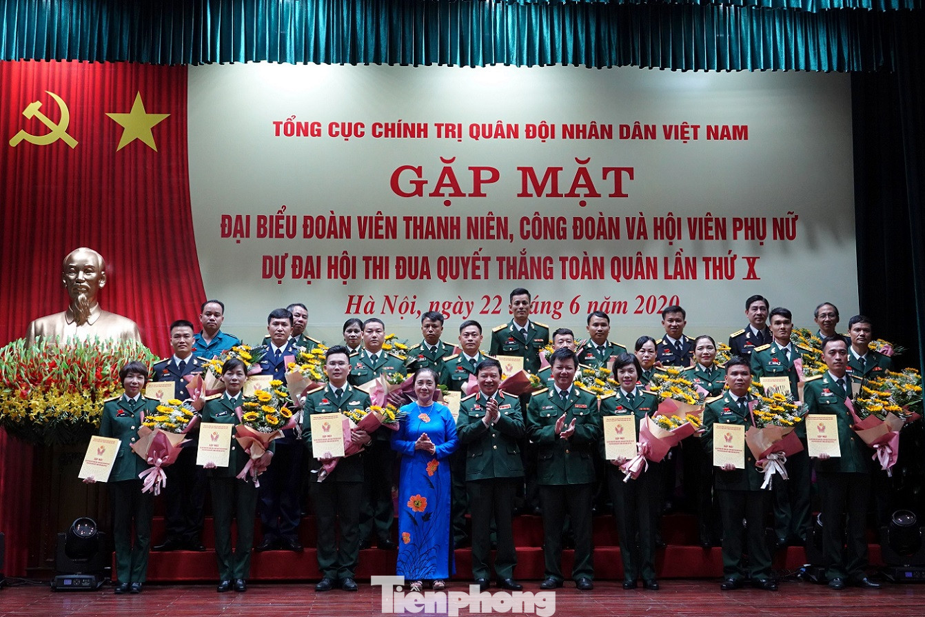 Gặp mặt 92 điển hình dự Đại hội Thi đua Quyết thắng toàn quân ảnh 7