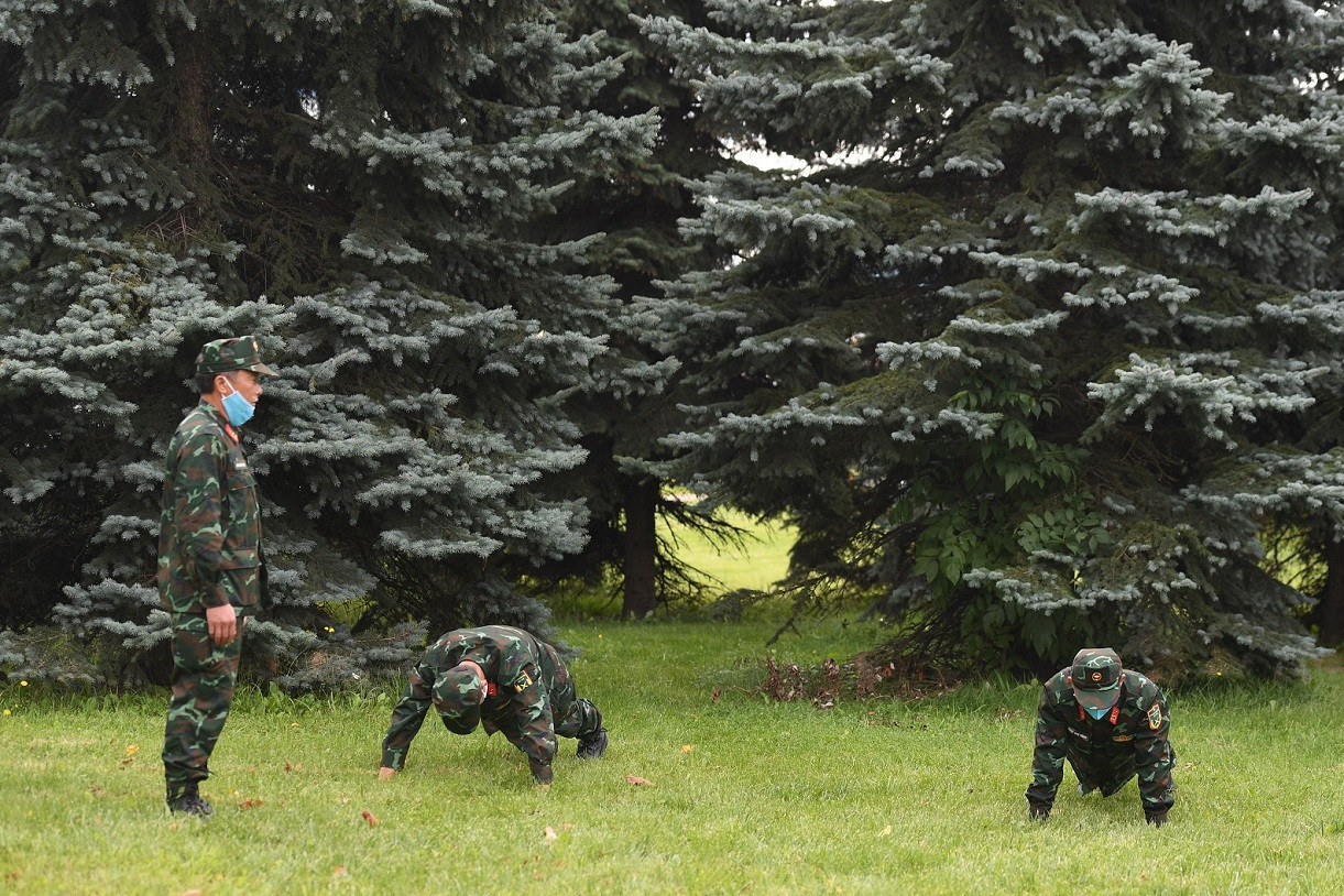 Army Games: Xạ thủ bắn tỉa Việt Nam rèn thể lực, yếu lĩnh bắn như thế nào? ảnh 9