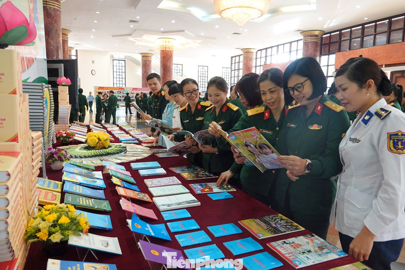 Quân đội tuyên dương điển hình vì sự tiến bộ của phụ nữ và bình đẳng giới ảnh 4