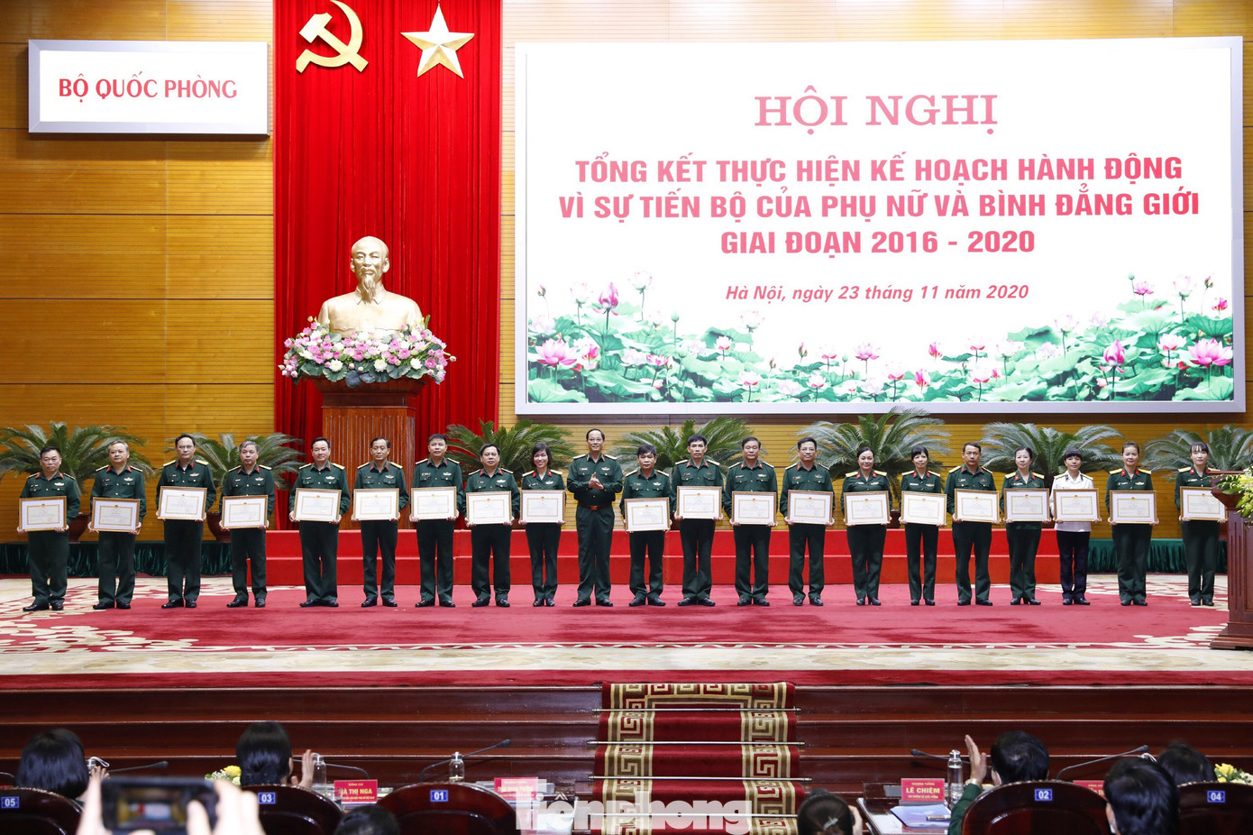 Quân đội tuyên dương điển hình vì sự tiến bộ của phụ nữ và bình đẳng giới ảnh 9