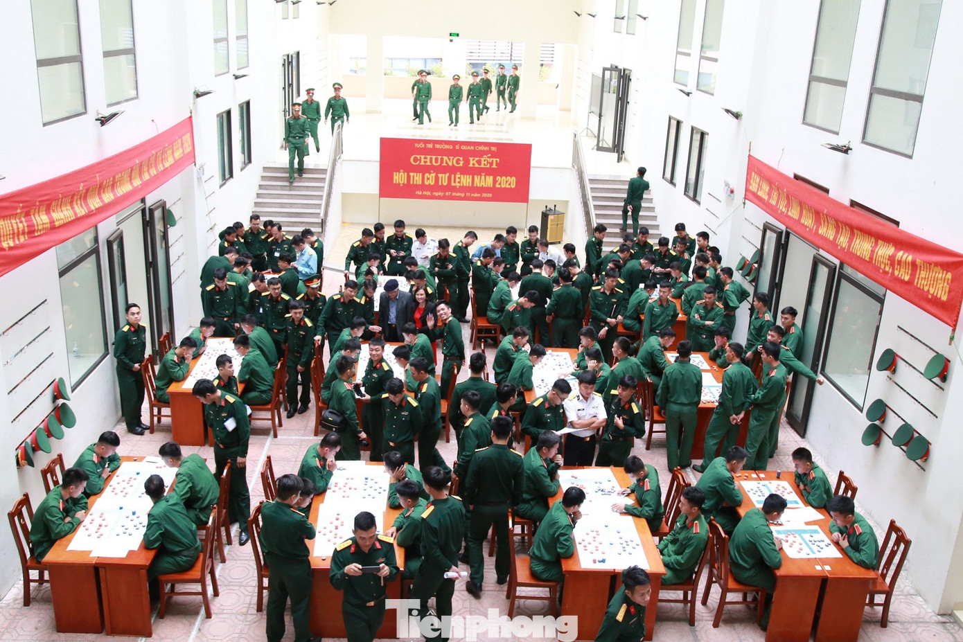 Trao chứng nhận cho 86 cán bộ Đoàn, cán bộ đảm nhiệm công tác thanh niên ảnh 3