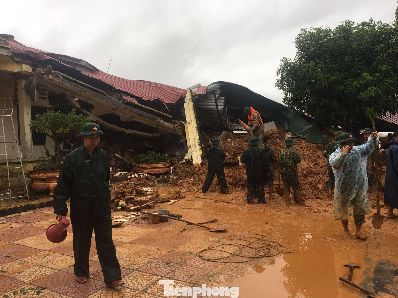 Tìm thấy nhiều thi thể vụ sạt lở ở Đoàn 337, tính phương án dùng trực thăng cứu nạn ảnh 20
