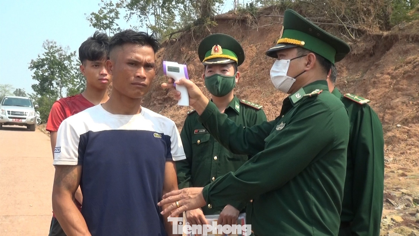  Biên phòng Quảng Trị dãi nắng dầm mưa chặn đại dịch ảnh 16