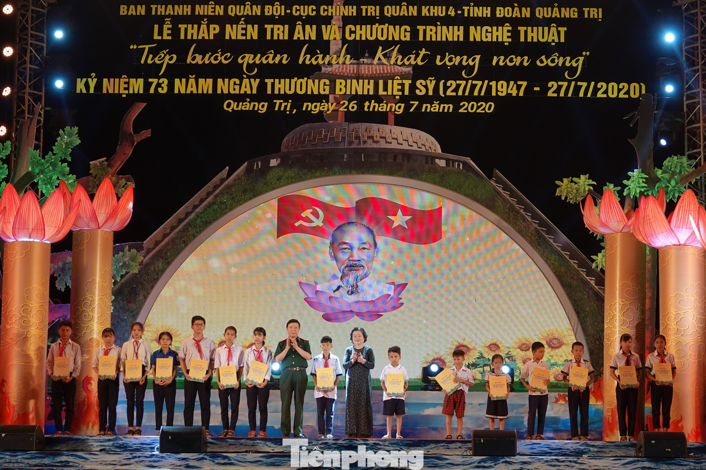 Linh thiêng nến tri ân và hoa đăng tại Thành Cổ Quảng Trị ảnh 5