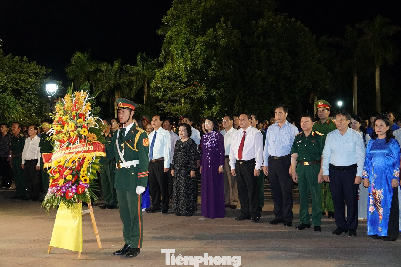 Linh thiêng nến tri ân và hoa đăng tại Thành Cổ Quảng Trị ảnh 2