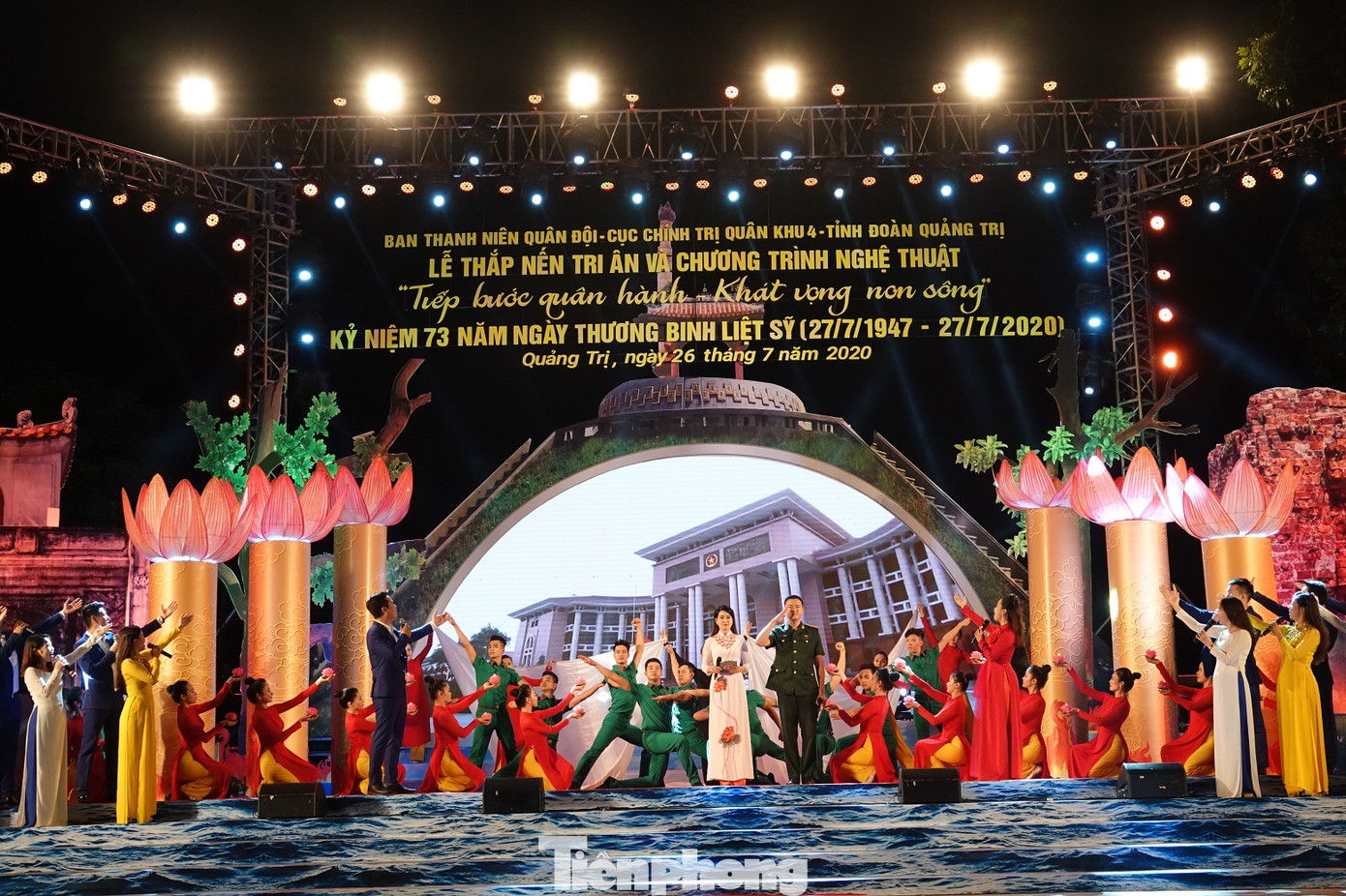 Linh thiêng nến tri ân và hoa đăng tại Thành Cổ Quảng Trị ảnh 9