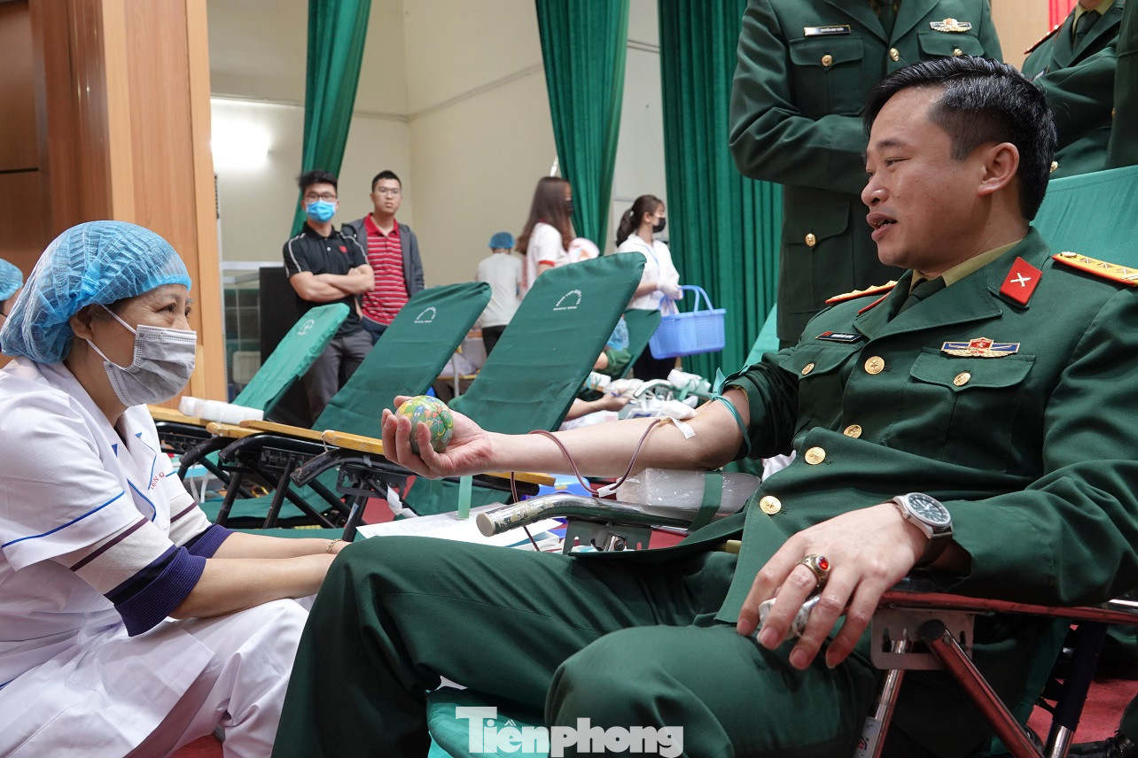 Hơn 500 ĐVTN Học viện Quân y hiến máu cứu người ảnh 2