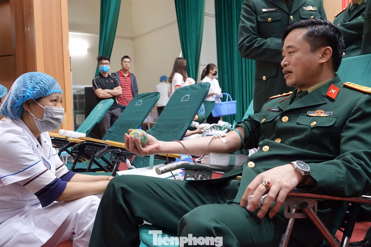 Hơn 500 ĐVTN Học viện Quân y hiến máu cứu người ảnh 2