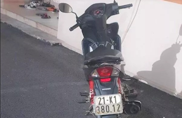 Chiếc xe tang vật trong vụ án. Giết người rồi ném ven đường, cướp xe máy và điện thoại ảnh 1