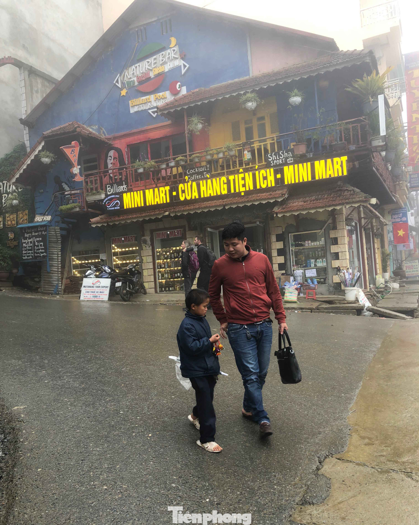 Khách du lịch nườm nượp đổ về Sa Pa trước giờ công bố thành lập thị xã ảnh 15