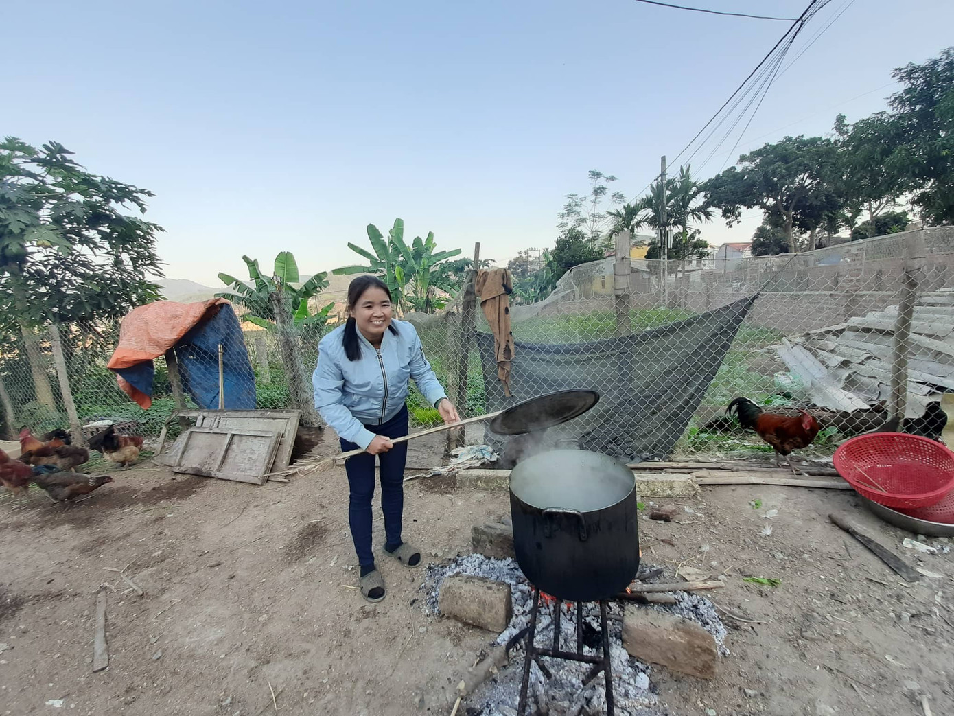 Nhà cầu thủ Hà Đức Chinh: Mổ lợn, làm 10 mâm khao người hâm mộ ảnh 1