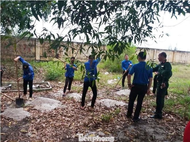 Tuổi trẻ khu vực biên giới dọn khu cách ly đón kiều bào ảnh 2