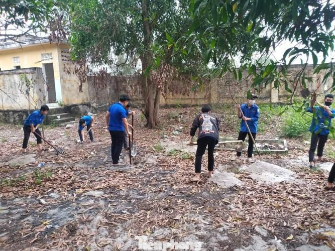 Tuổi trẻ khu vực biên giới dọn khu cách ly đón kiều bào ảnh 1