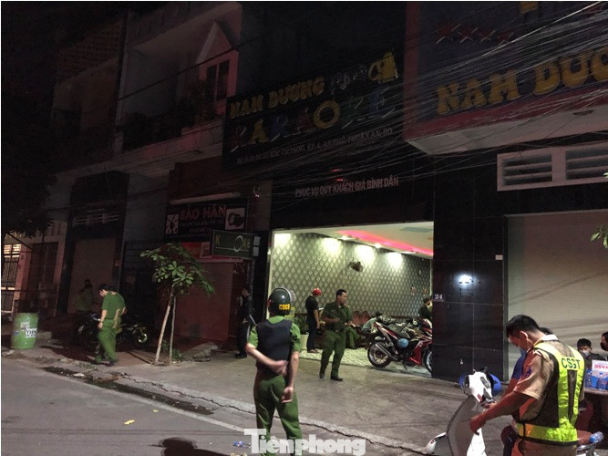 Hàng chục nam nữ phê ma túy trong quán karaoke ở Bình Dương ảnh 2