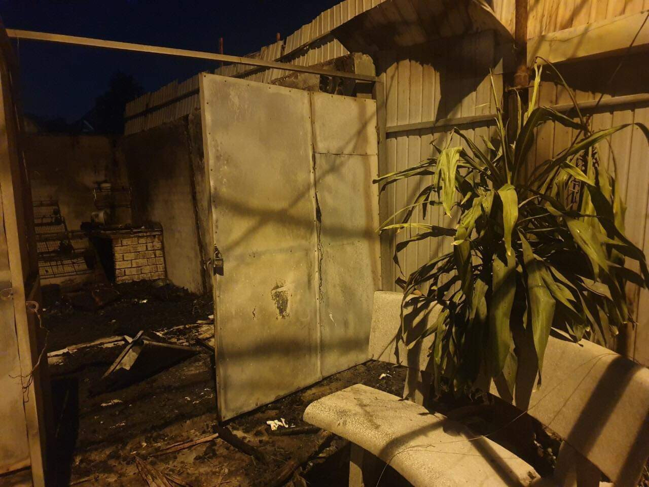 'Bà hỏa' thiêu rụi 3 ki ốt lúc rạng sáng ở Bình Dương ảnh 1