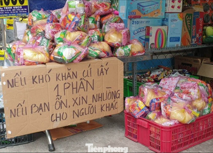 Tình người thời dịch COVID-19: ‘Lá rách ít đùm lá rách nhiều’ ảnh 1