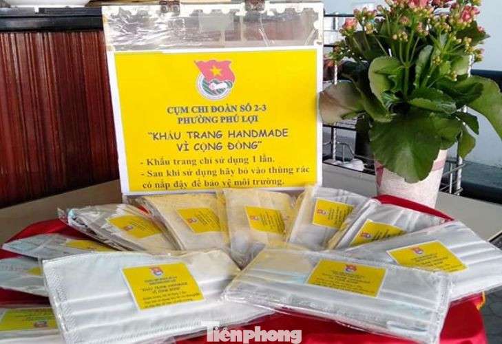 Đổi rác thải lấy khẩu trang 'xịn' phòng dịch Covid-19 ảnh 2