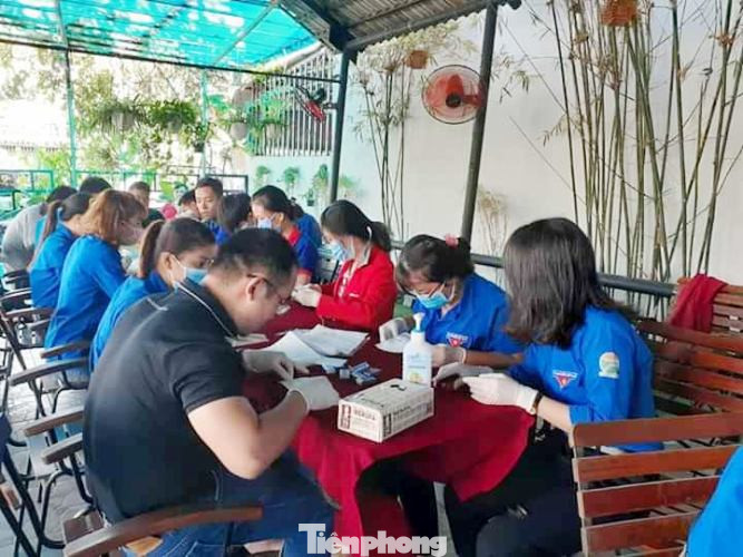 Tuổi trẻ Bình Dương sáng tạo giúp dân chống dịch Covid-19 ảnh 1